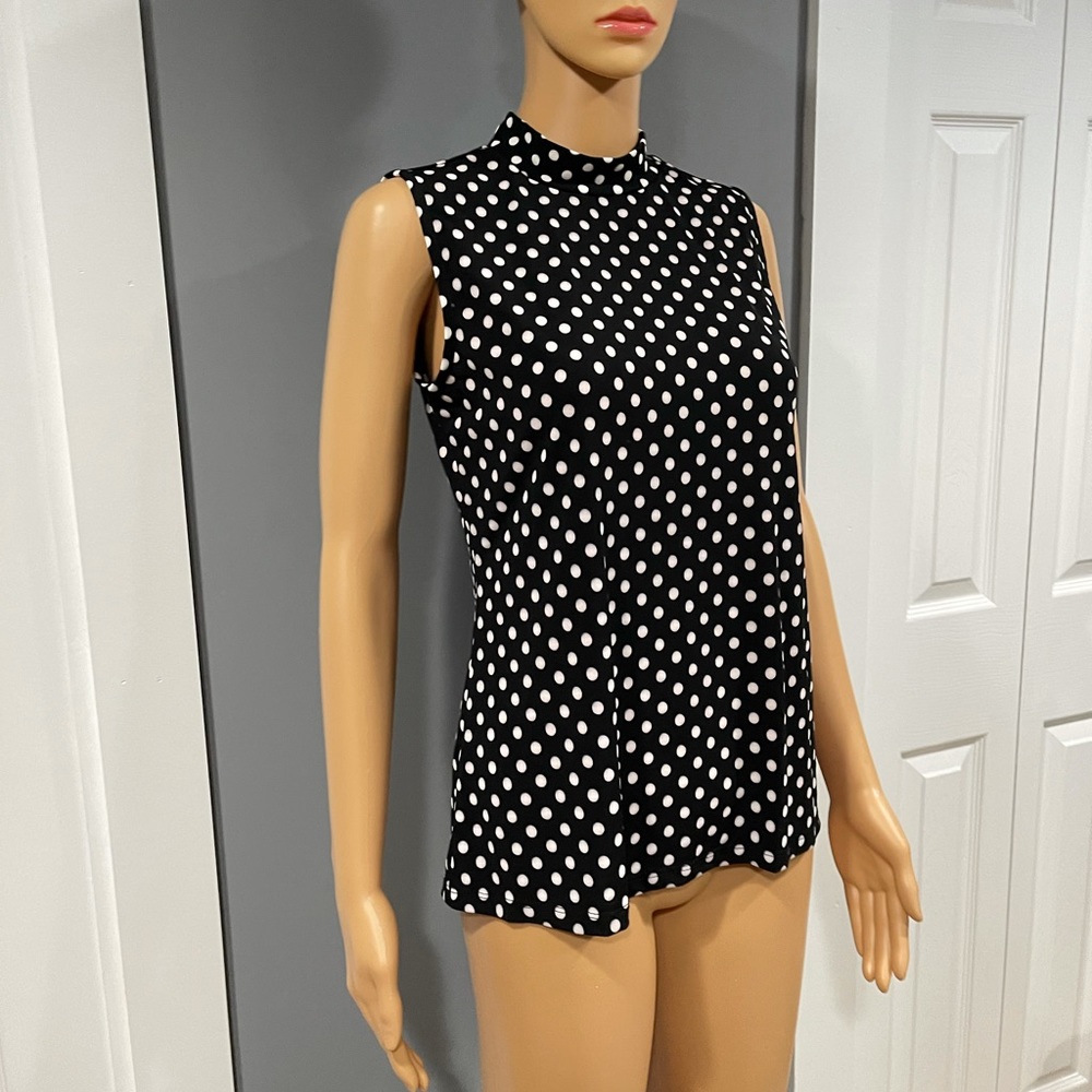 LOVE BY DESIGN Bllie Mock Neck Sleeveless Top - Picture 7 of 8